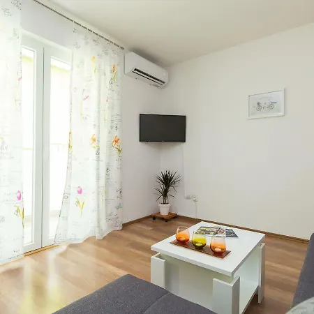 Lory's Place شقة بولا